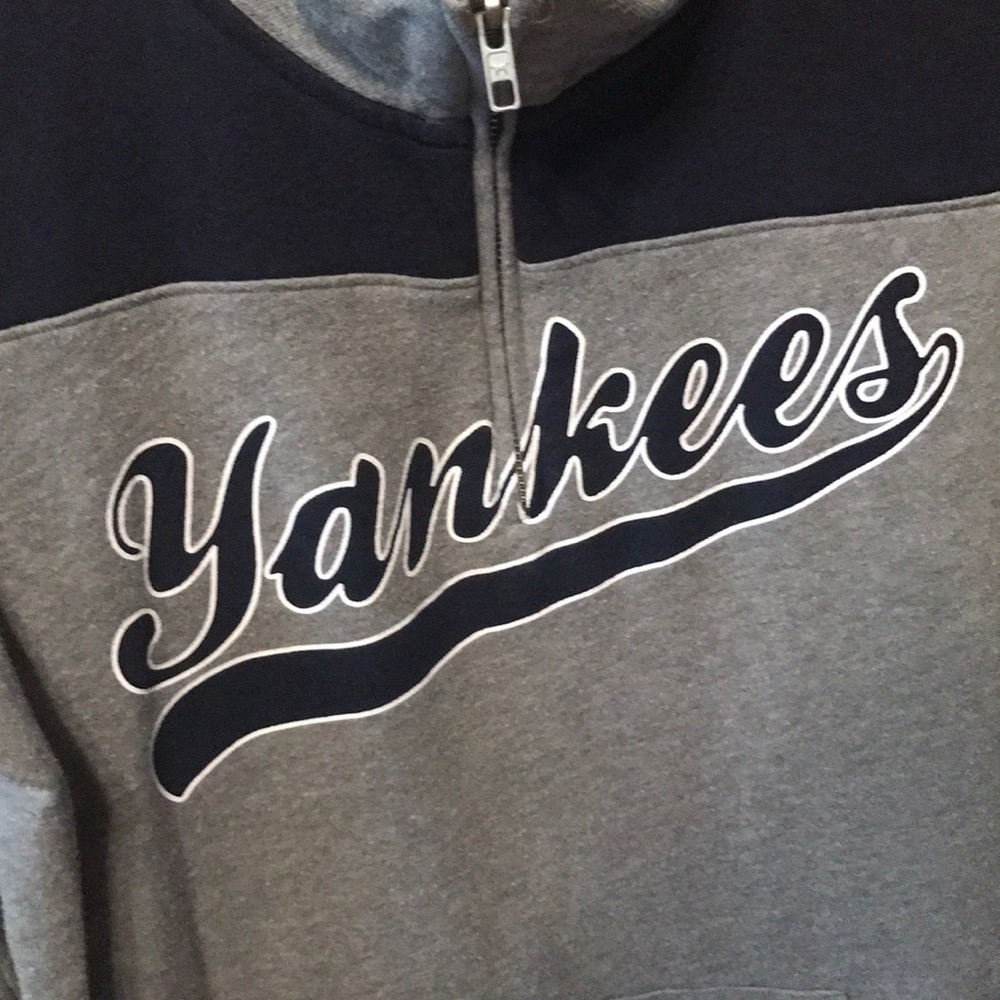 Yankees top * Victoria's Secret and 5th & Ocean